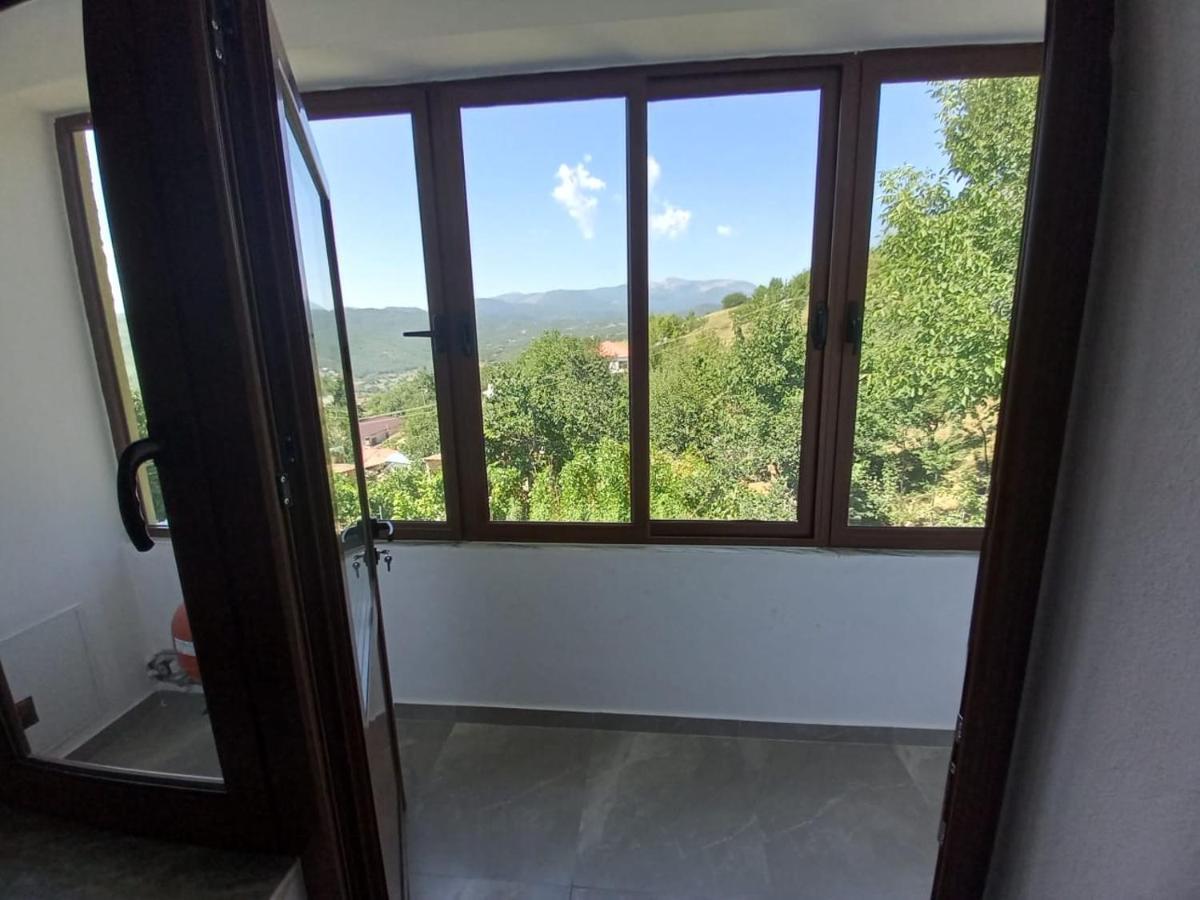 Vila Dervish Cela - Moker
